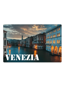 Венецианский магнит на холодильник в сумерках